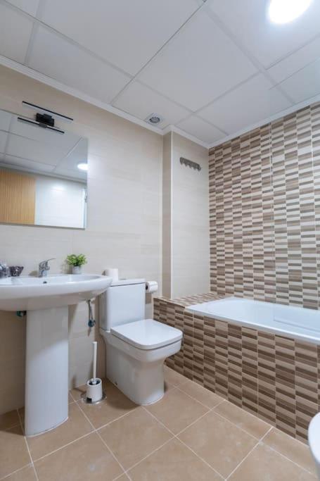Amplio Apartamento 2 Dormitorios Cerca De La Playa Αλικάντε Εξωτερικό φωτογραφία
